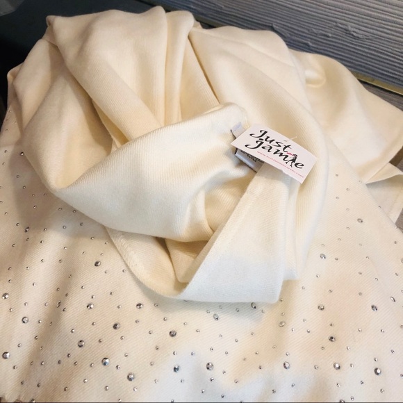 Ivory Stone Detail Solid Fringe Ryan’s Shrug - Picture 5 of 5